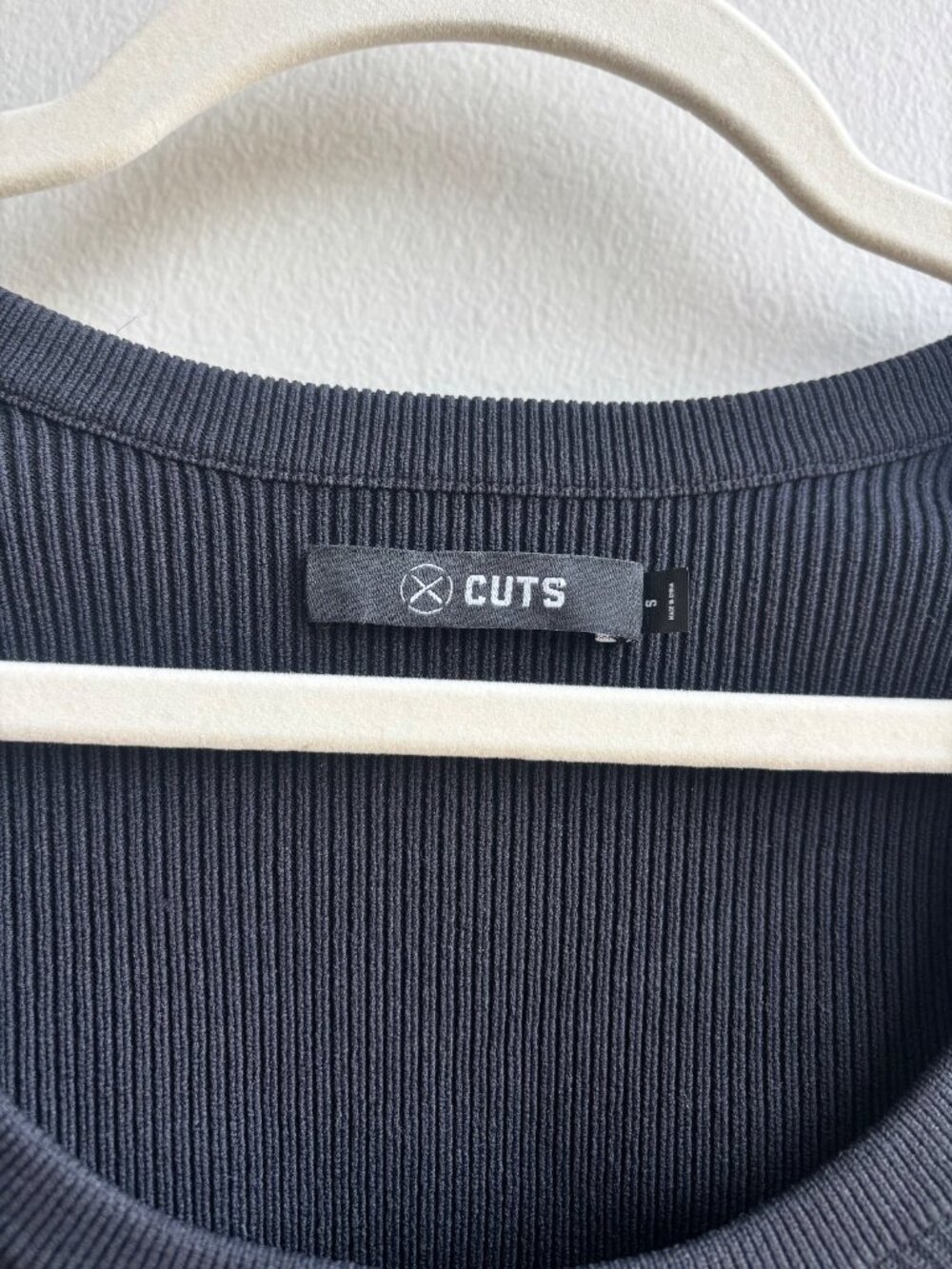 Cuts Clothing Coreflex Long Sleeve Scoop Neck Crop Top Black NWT | Size S - Picture 3 of 6